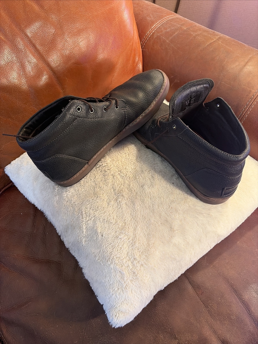 UGG Men's Black Leather Chukka Boots
